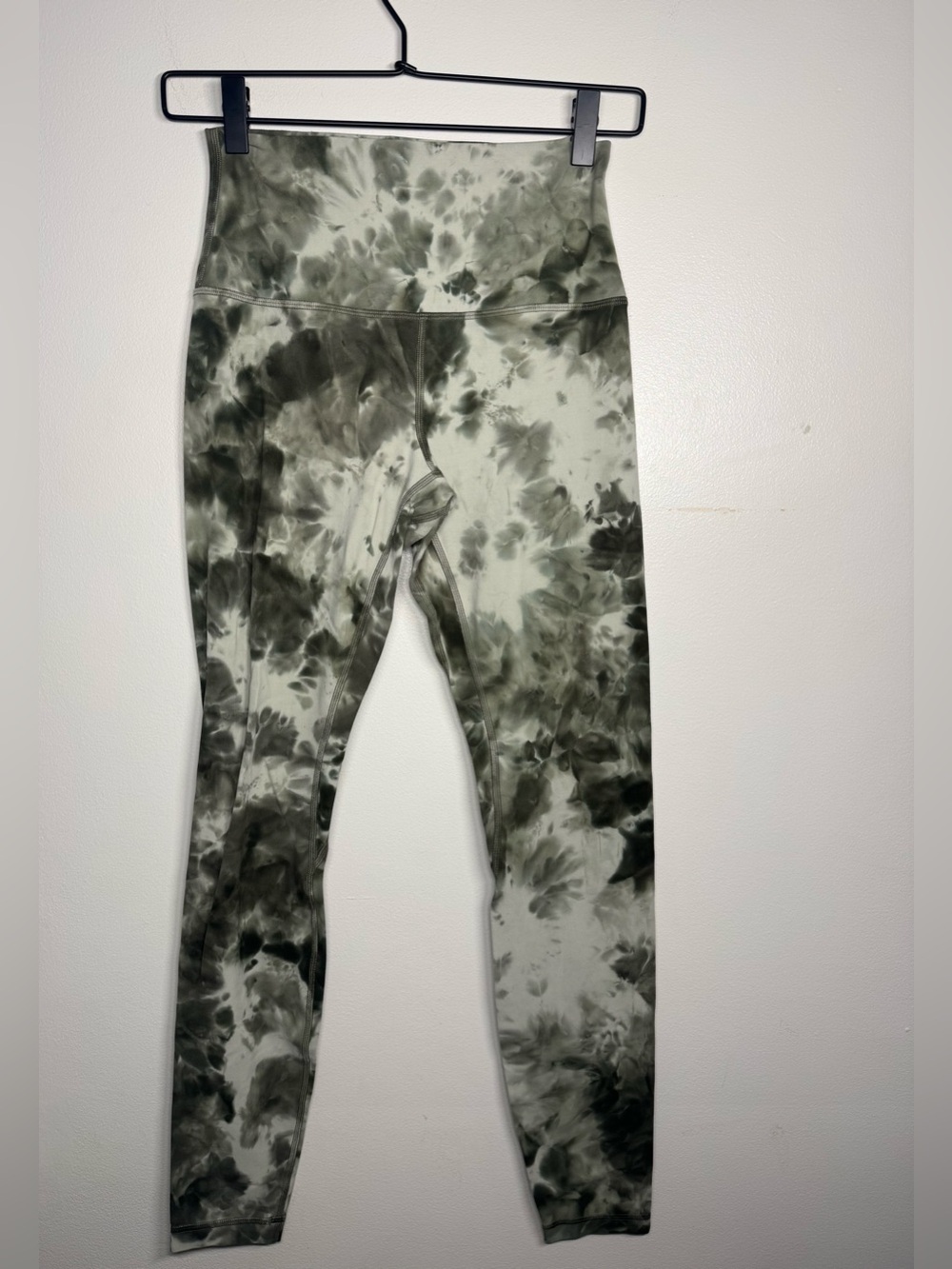 Lululemon Align High-Rise Pant 28"
Diamond Dye Light Sage Medium Olive